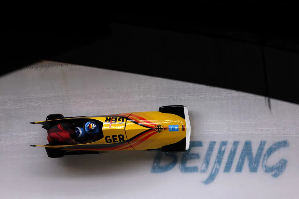 2022 Beijing Olympics - Bobsleigh - 2-man Heat 1 - National Sliding Centre, Beijing, China - February 14, 2022. Francesco Friedrich of Germany and Thorsten Margis of Germany in action. REUTERS/Edgar Su